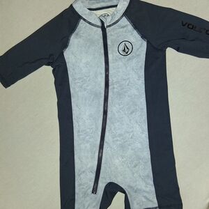Volcom 4T Unisex Baby & Toddler UV-Sun Suit Short Sleeve Gray Black Athletic